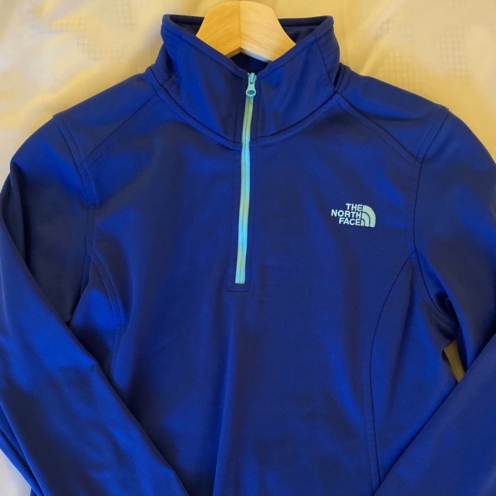 North Face women’s medium quarter zip - euc